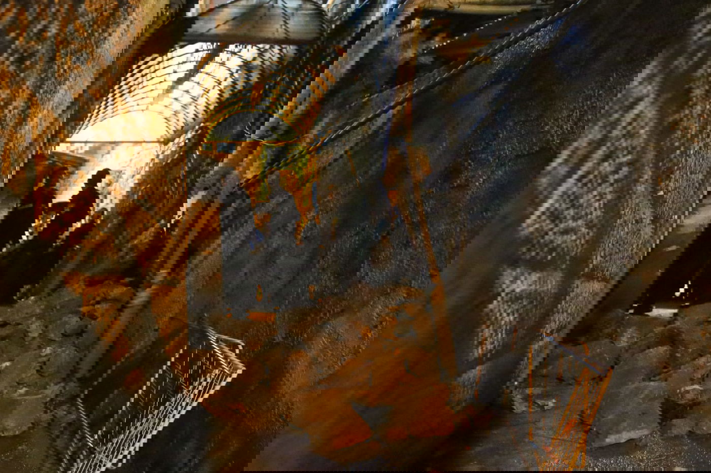 חנן 10: קיר קרס כתוצאה מגשמי ברכה. צפו