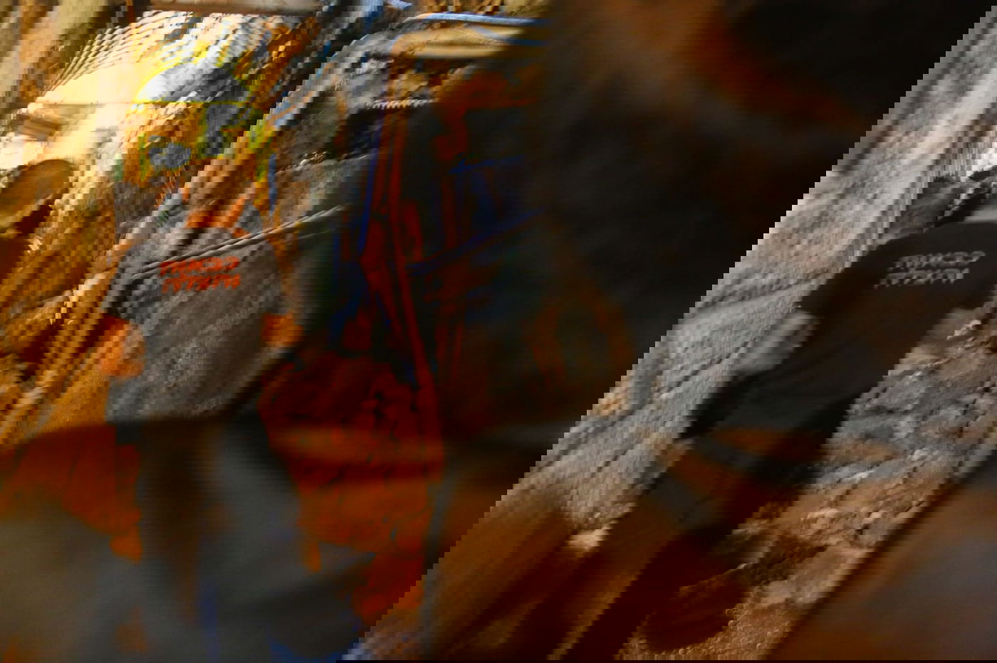 חנן 10: קיר קרס כתוצאה מגשמי ברכה. צפו