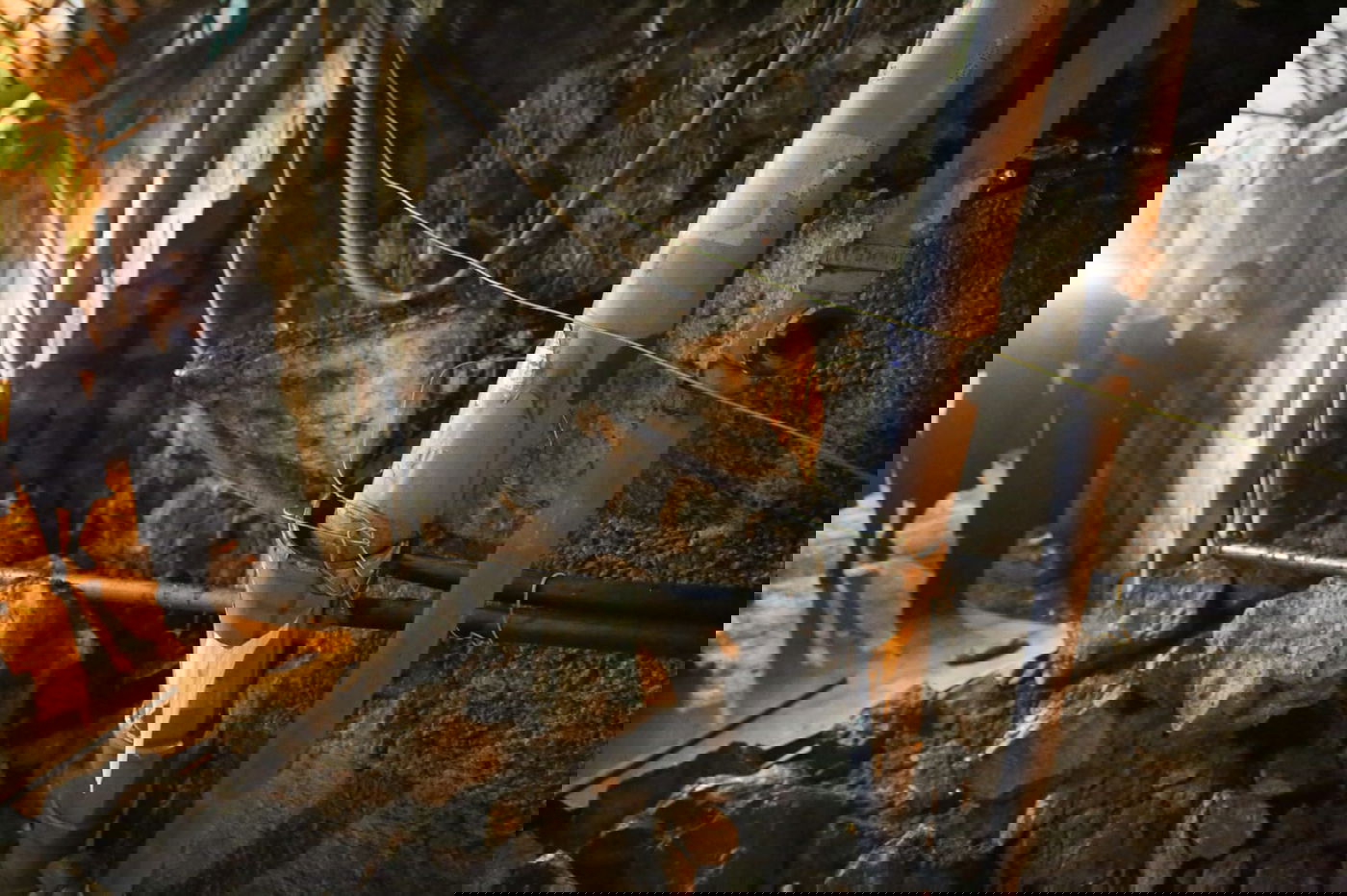 חנן 10: קיר קרס כתוצאה מגשמי ברכה. צפו