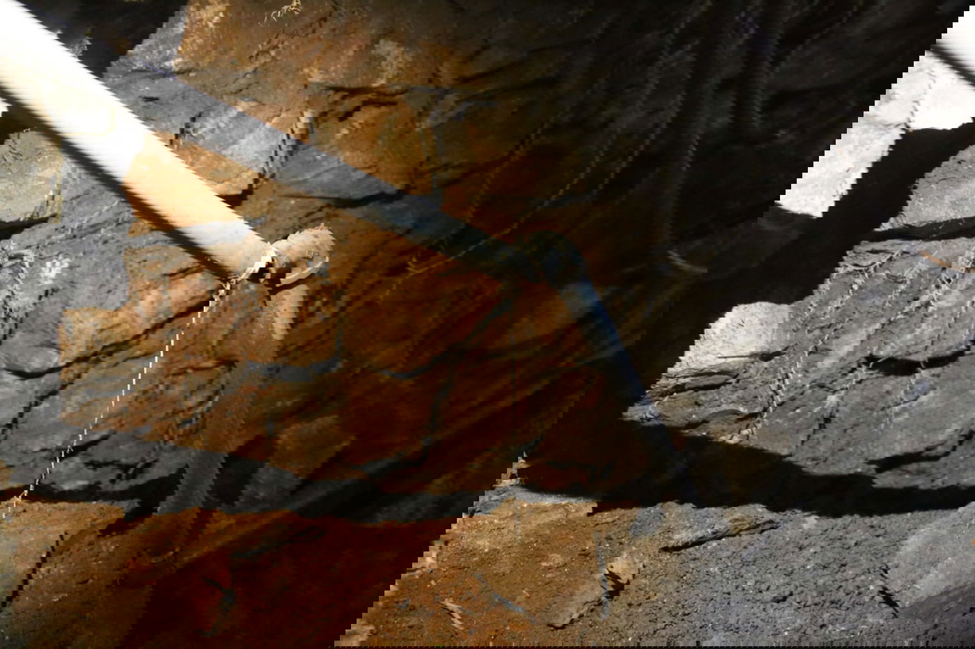 חנן 10: קיר קרס כתוצאה מגשמי ברכה. צפו