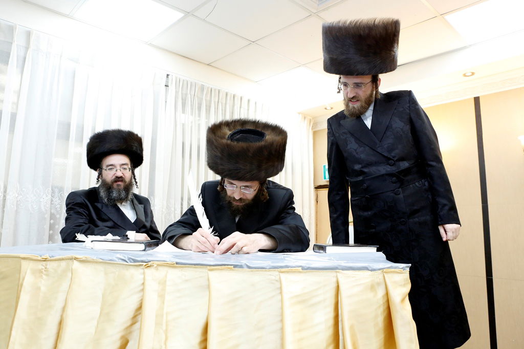 המתמידים החלו בכתיבת ס"ת לע"נ רבם זצ"ל • וידאו וגלריה