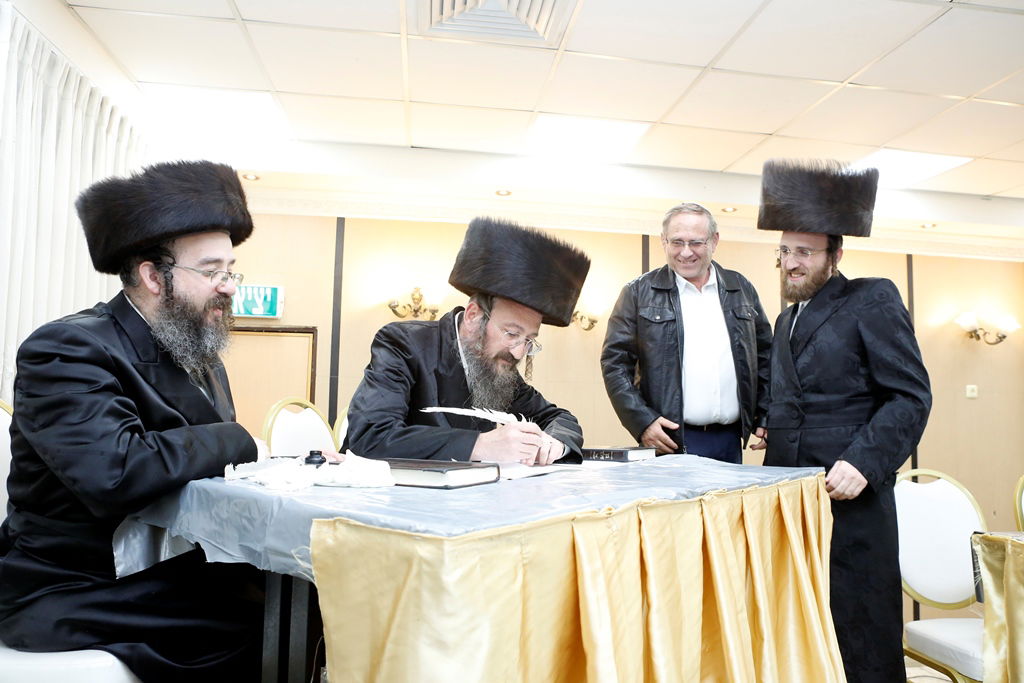 המתמידים החלו בכתיבת ס"ת לע"נ רבם זצ"ל • וידאו וגלריה