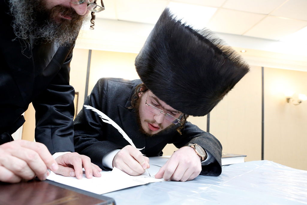 המתמידים החלו בכתיבת ס"ת לע"נ רבם זצ"ל • וידאו וגלריה