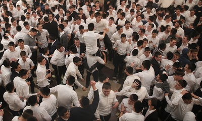 חגיגות של 'דגל' בירושלים. למצולמים אין קשר נאמר בכתבה