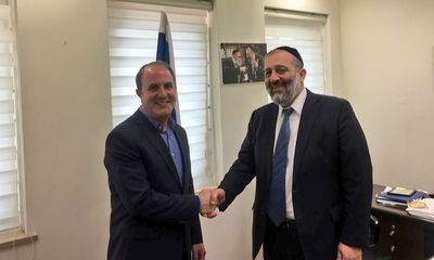 דרעי בזמן ההכרזה על התמיכה בלסרי