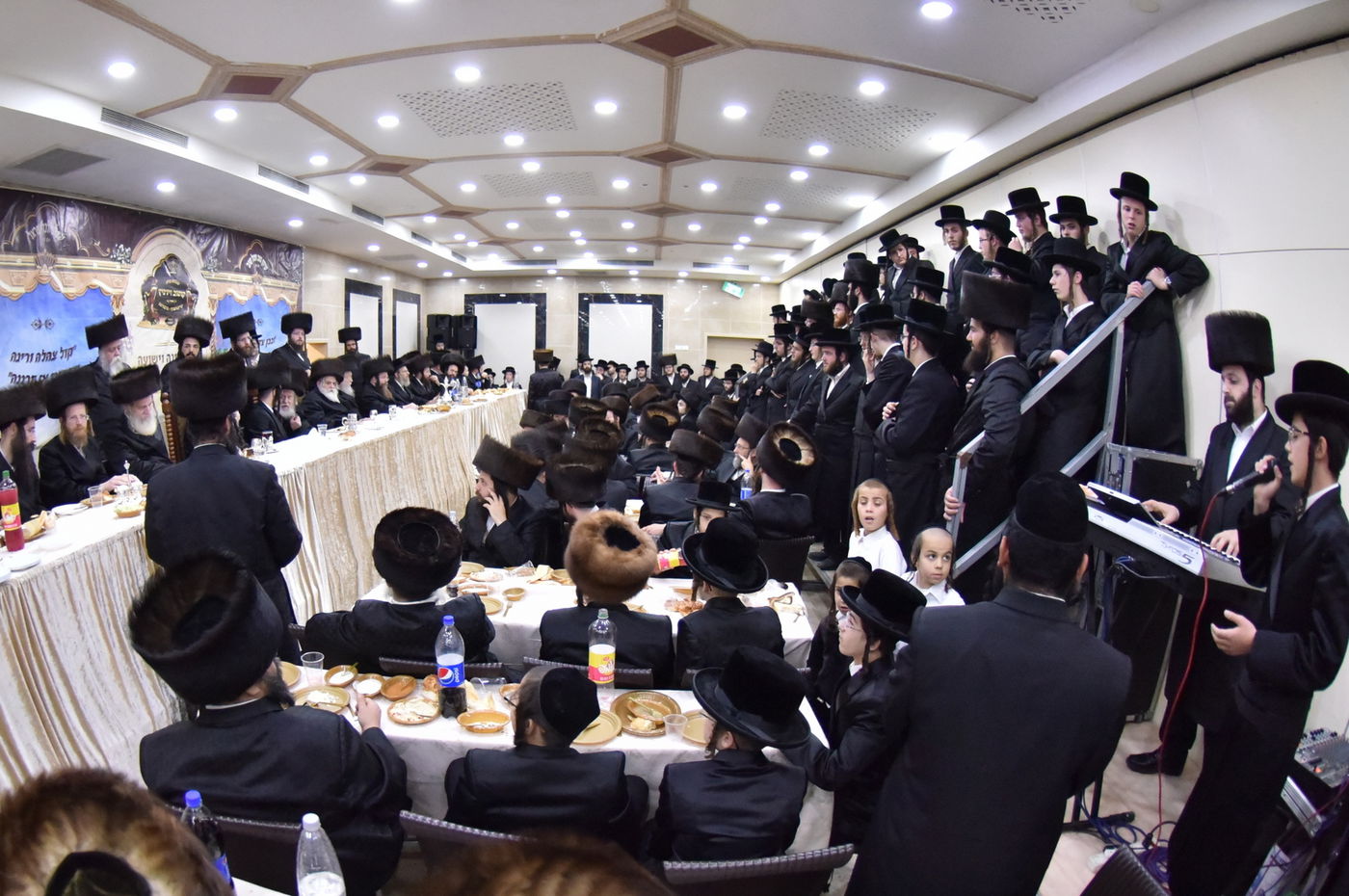 שבע ברכות בחצר קוסוב ויז'ניץ. תיעוד