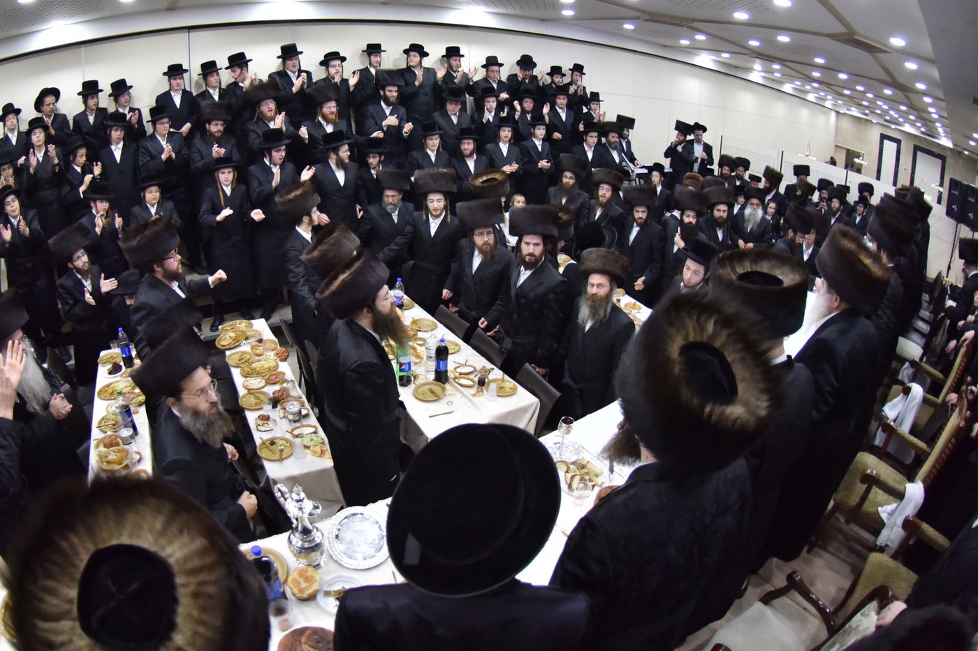 שבע ברכות בחצר קוסוב ויז'ניץ. תיעוד