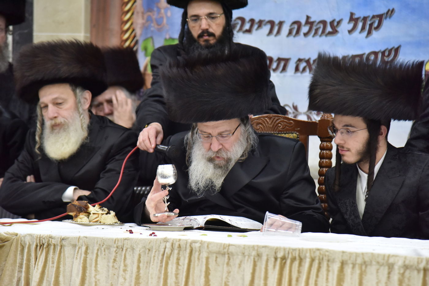 שבע ברכות בחצר קוסוב ויז'ניץ. תיעוד