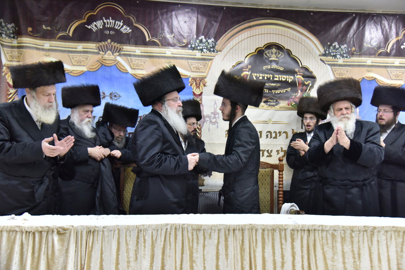 שבע ברכות בחצר קוסוב ויז'ניץ. תיעוד