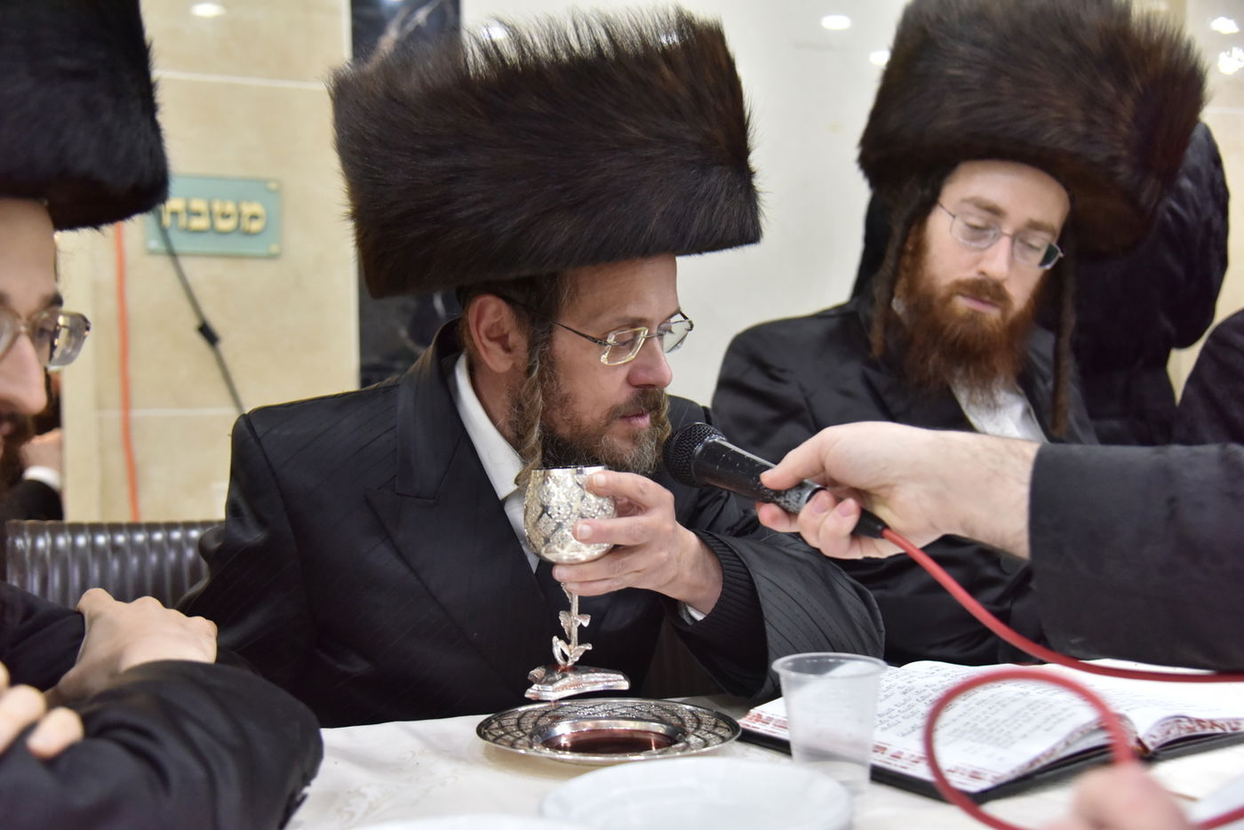 שבע ברכות בחצר קוסוב ויז'ניץ. תיעוד