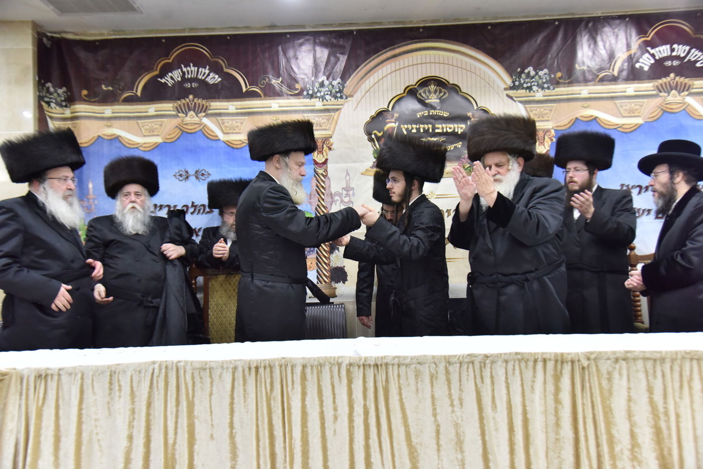 שבע ברכות בחצר קוסוב ויז'ניץ. תיעוד