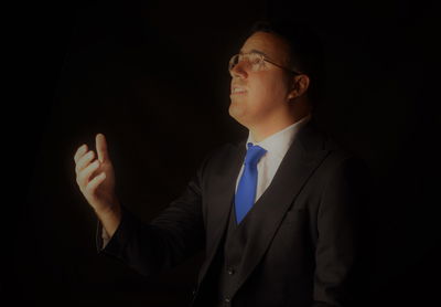 יעקב שוואקי מסלסל "אלוקי עוז" • האזינו