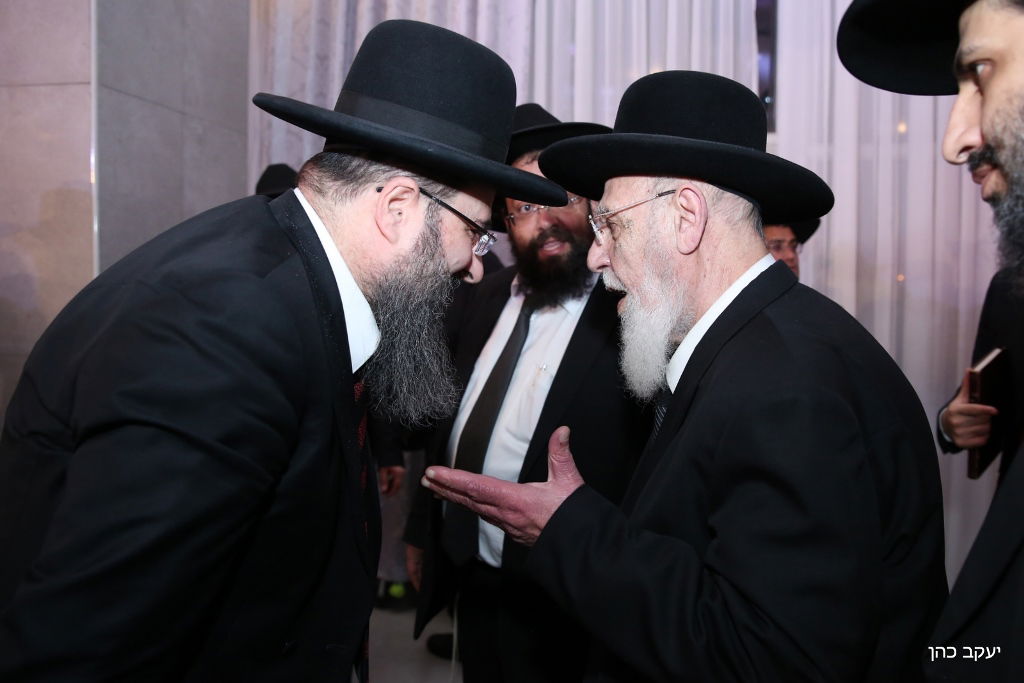 בכירי הרבנים לצד בכירים פוליטיים בשמחת נשיא המועצת