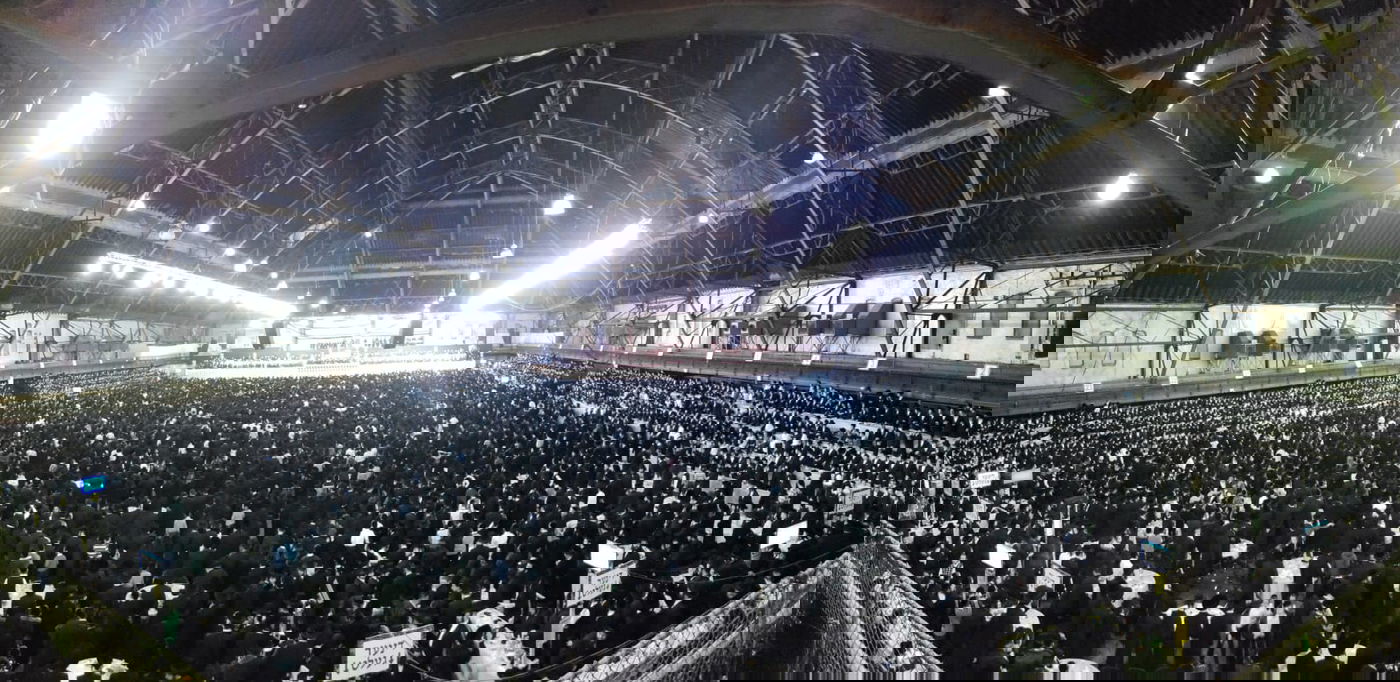 חלק מהחסידים בכנס 'יום ההצלה'