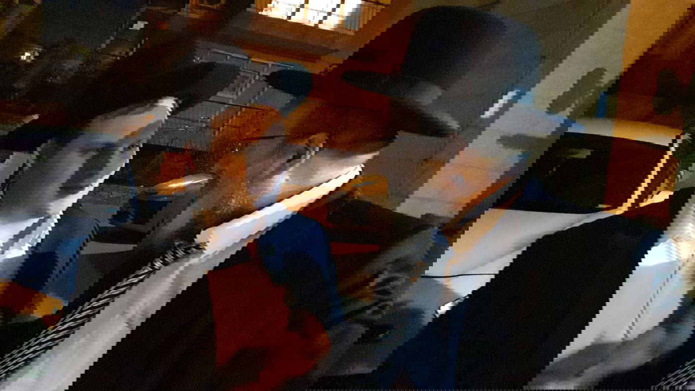 אריה עם ראש ישיבת כנסת יצחק הגר"י ארנברג, הערב