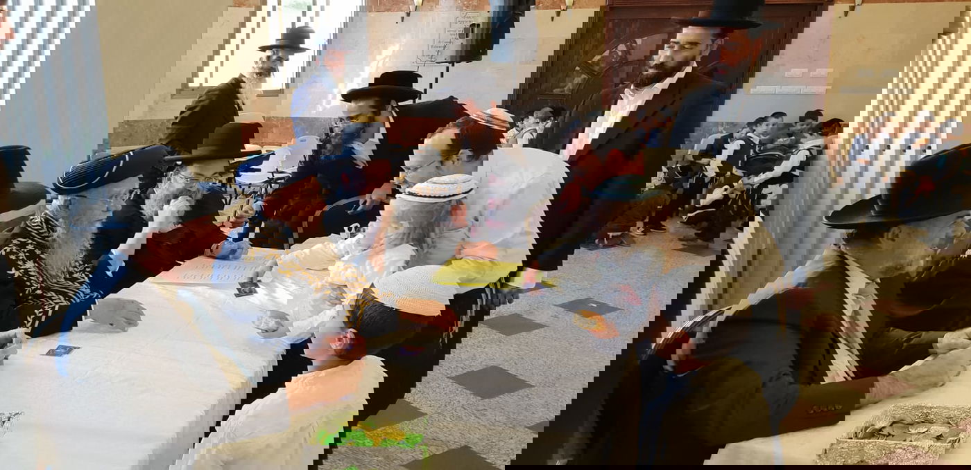 צפו: ילדי ירושלים קיבלו 'מטבע' מהראשל"צ הגאון רבי אליהו בקשי דורון