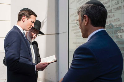 קושנר בתפילה