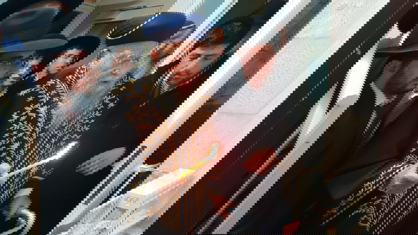 תיעוד: ההדלקה של זקן הראשונים לציון הגאון רבי אליהו בקשי דורון