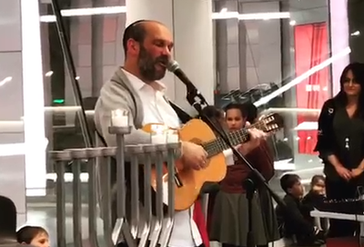 יונתן רזאל ריגש את בכירי חברת החדשות. צפו