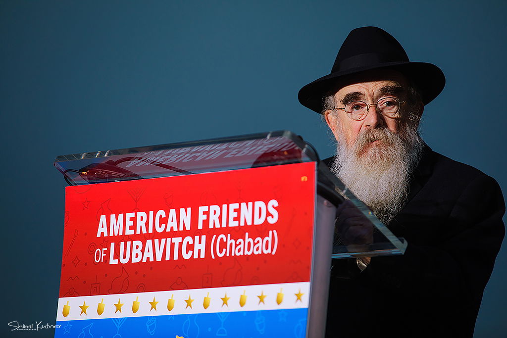 הדלקת נרות חנוכה מול הבית הלבן • צפו