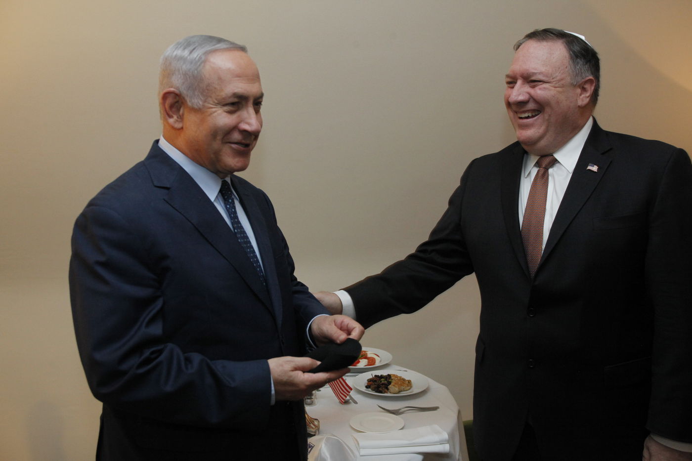 נתניהו ושר החוץ האמריקני הדליקו נר חנוכה