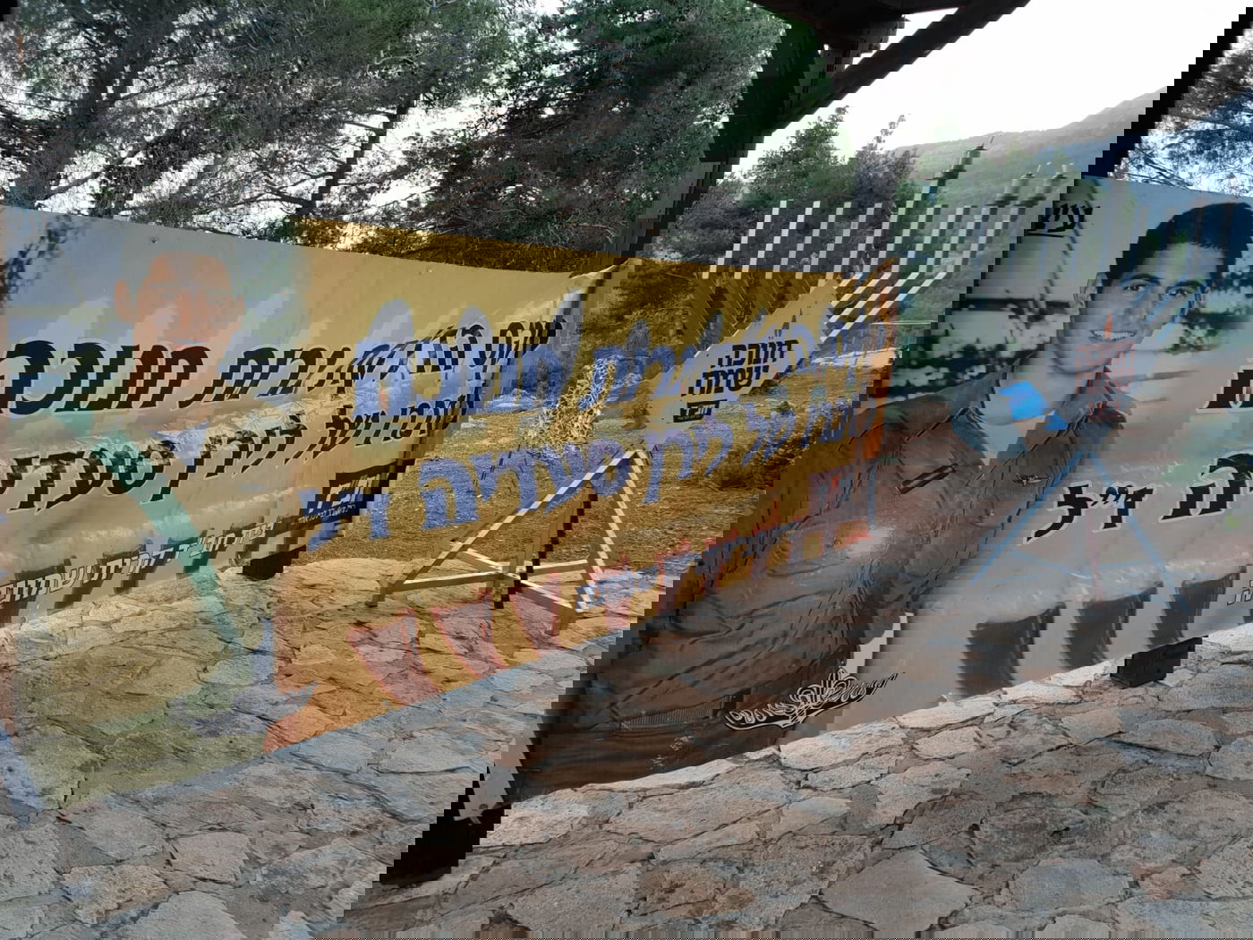 מצמרר: היתום בן השנה וחצי הדליק נרות במקום בו אמו נרצחה