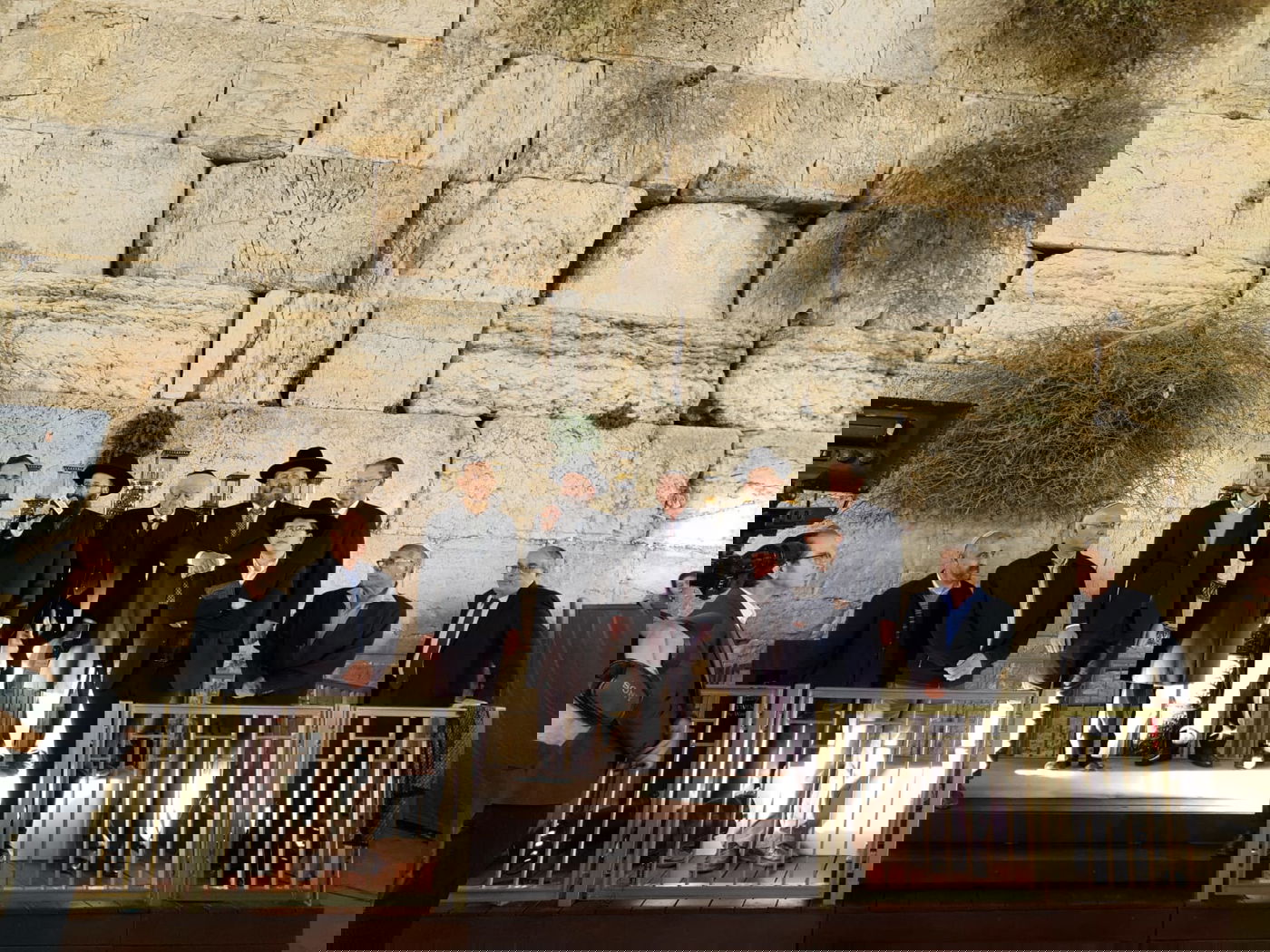 רבה של באר שבע הדליק נר שלישי בכותל