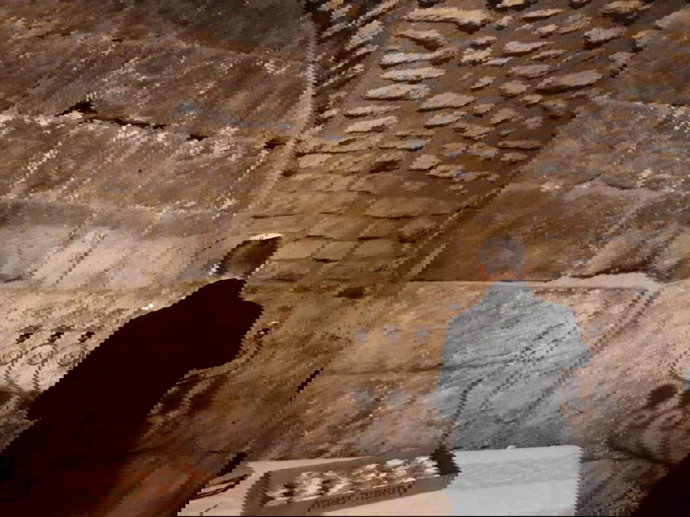 יאיר נתניהו הדליק חנוכיה בכותל הקטן • צפו