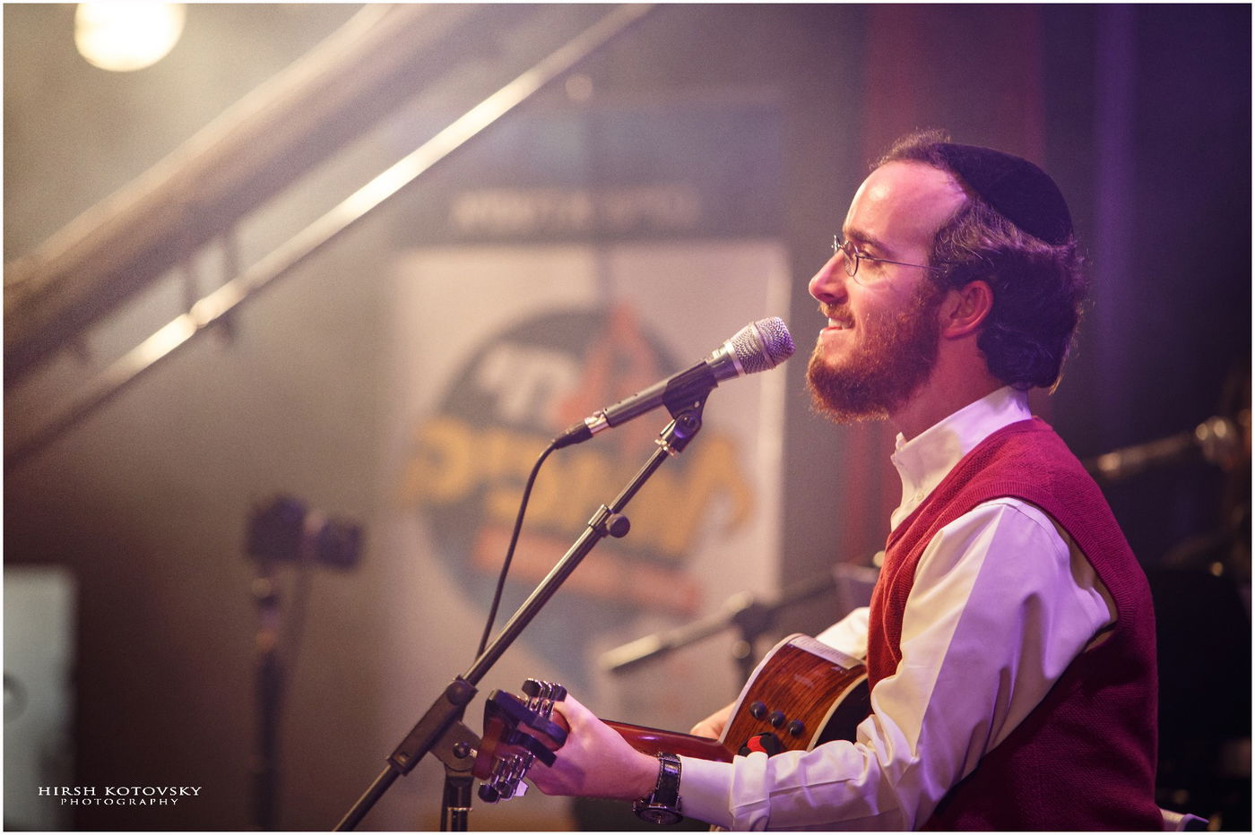 קמפה השיק הקהל הצטרף בשירה אדירה