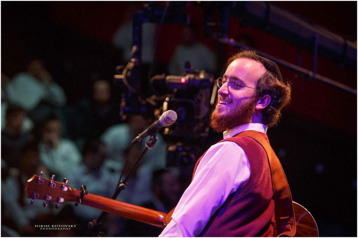 קמפה השיק הקהל הצטרף בשירה אדירה