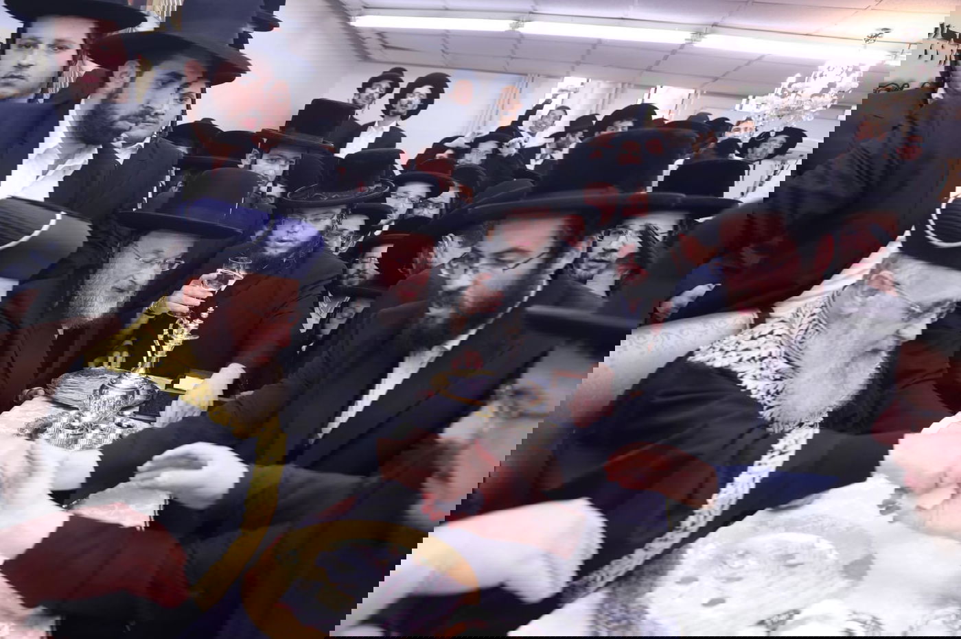 "לחיים, לחיים"; הראשון לציון בישיבה החסידית