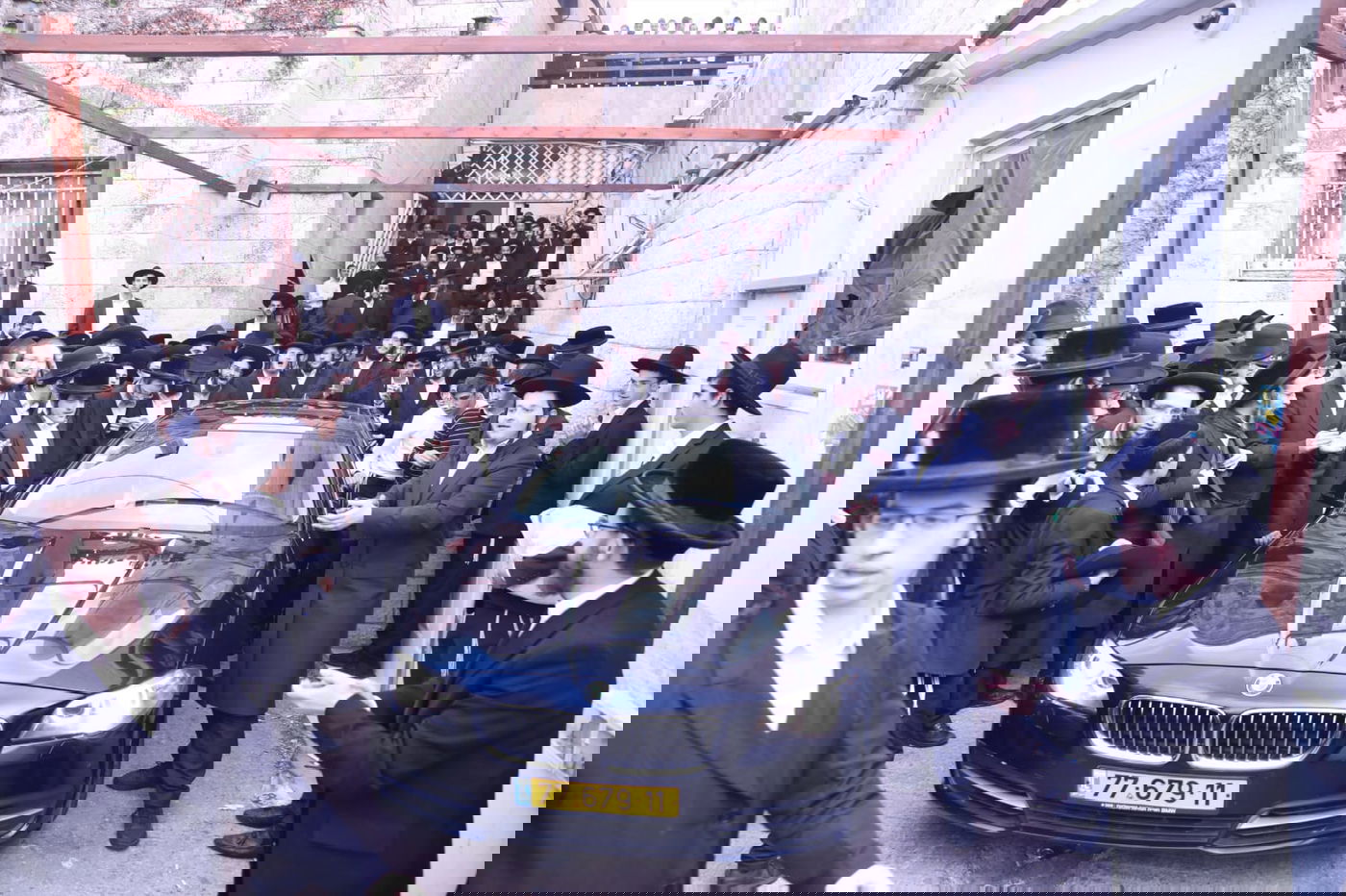 "לחיים, לחיים"; הראשון לציון בישיבה החסידית