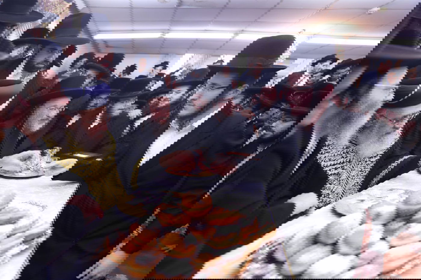 "לחיים, לחיים"; הראשון לציון בישיבה החסידית