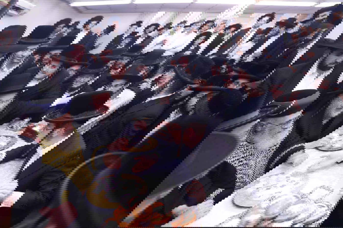 "לחיים, לחיים"; הראשון לציון בישיבה החסידית