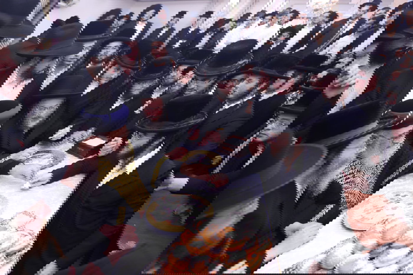 "לחיים, לחיים"; הראשון לציון בישיבה החסידית