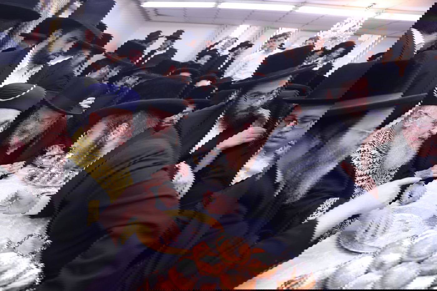 "לחיים, לחיים"; הראשון לציון בישיבה החסידית