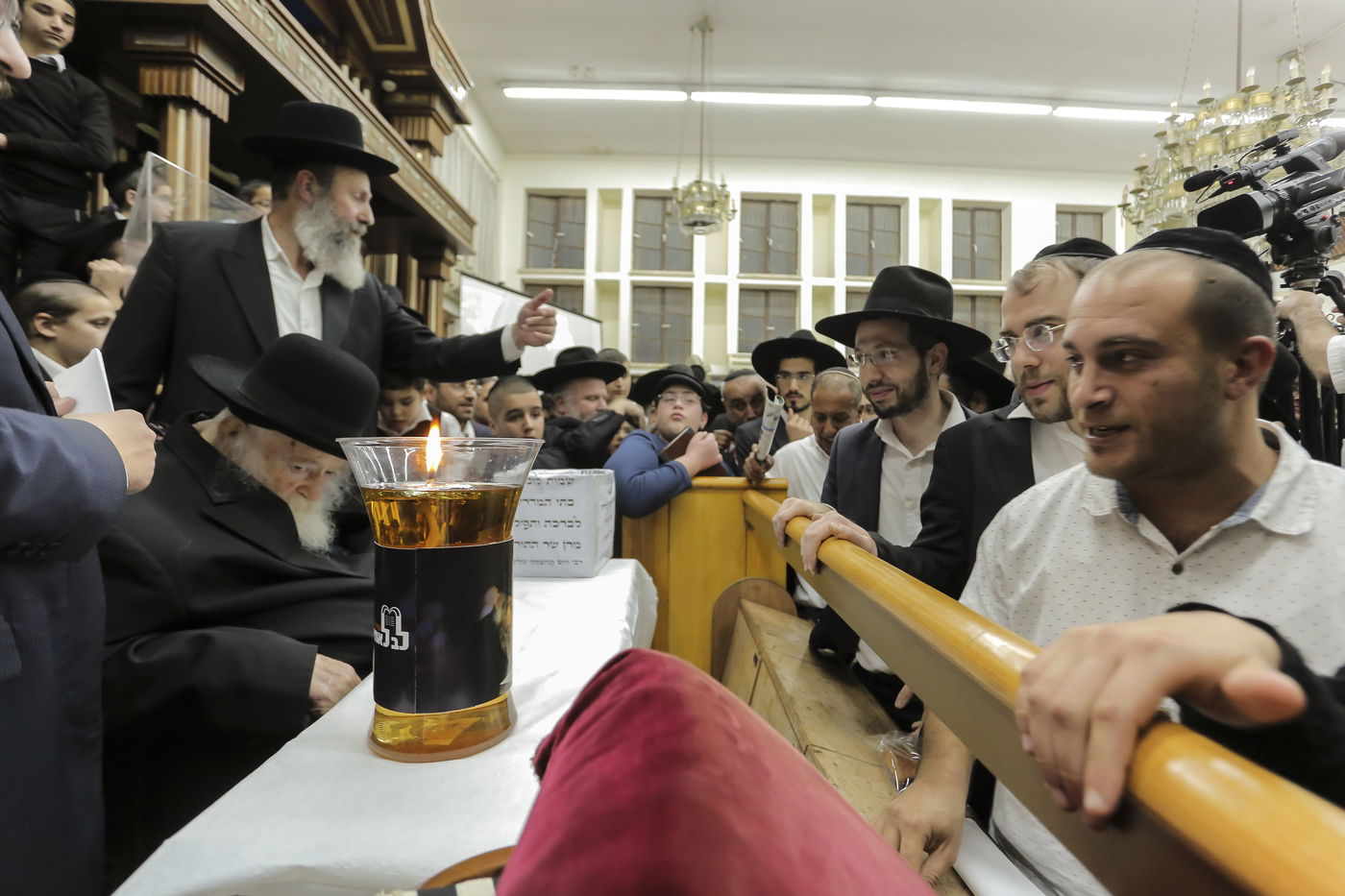 לומדי בתי המדרש והמדרשות לצעירים 'מתחזקים' של 'לב לאחים' גדשו את בית הכנסת 'לדרמן' בבני ברק