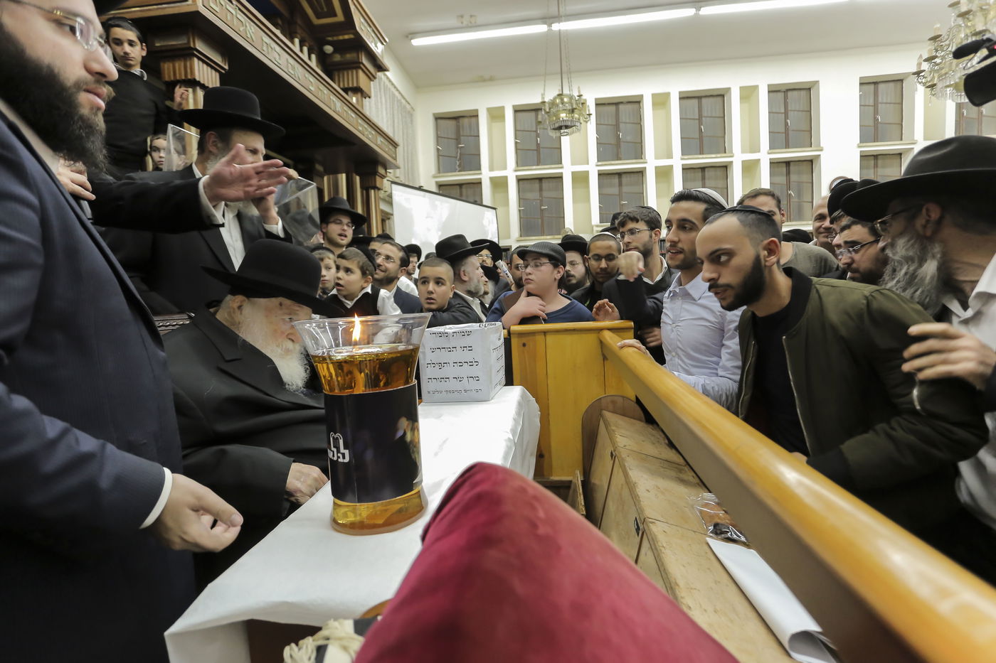 לומדי בתי המדרש והמדרשות לצעירים 'מתחזקים' של 'לב לאחים' גדשו את בית הכנסת 'לדרמן' בבני ברק