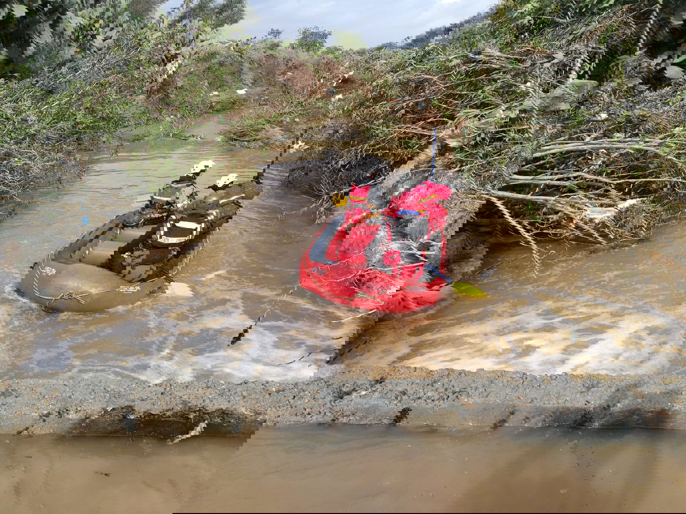 חשש שאדם נסחף בשיטפונות • צפו בחיפושים
