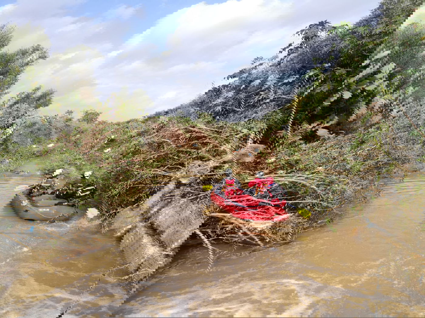 חשש שאדם נסחף בשיטפונות • צפו בחיפושים