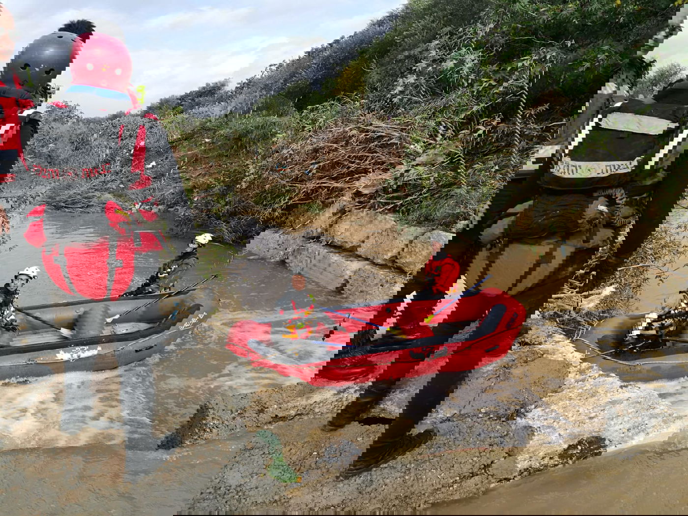 חשש שאדם נסחף בשיטפונות • צפו בחיפושים