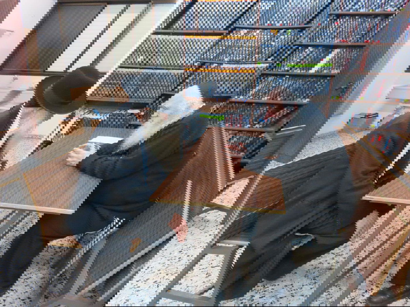 פינוי בתי הכנסת: רבני 'הפלג' נועדו בחשאי בשטיבל של גור