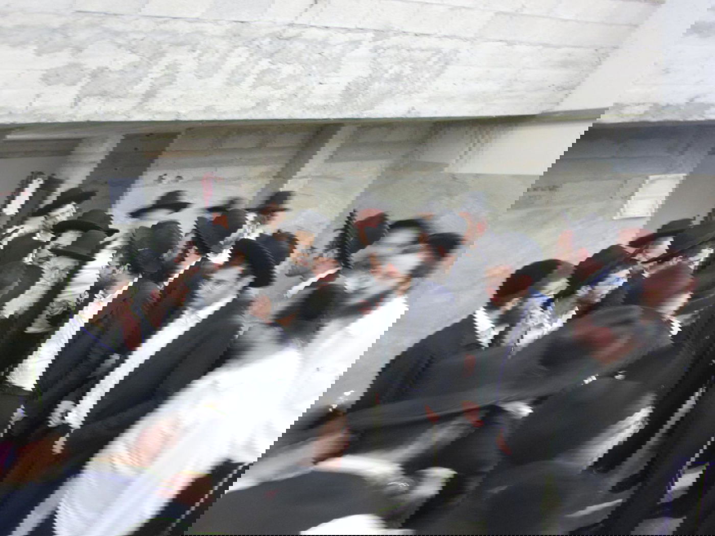 פינוי בתי הכנסת: רבני 'הפלג' נועדו בחשאי בשטיבל של גור