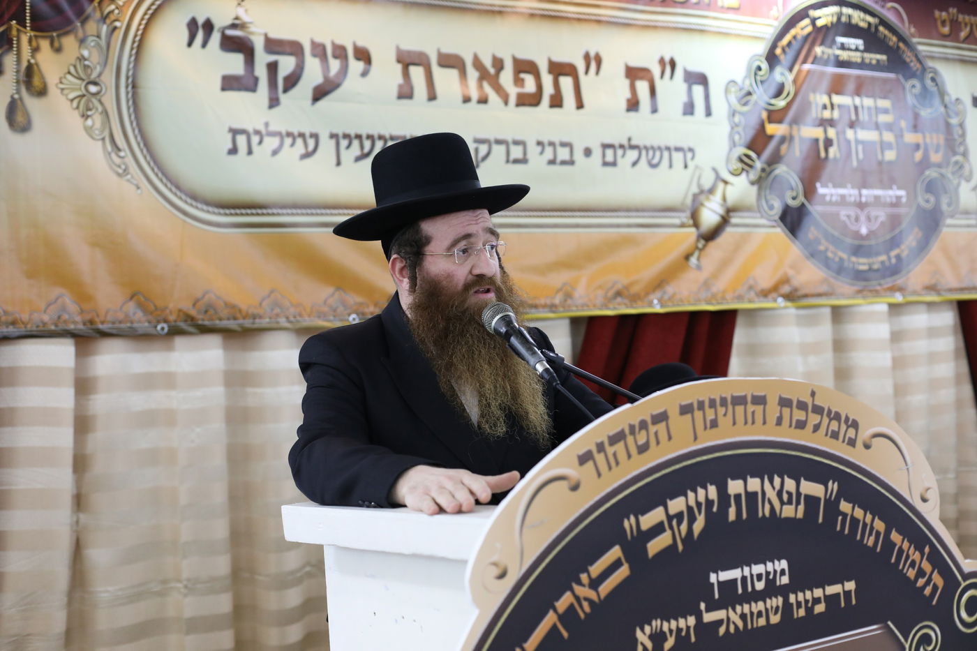 כך חגגו מסיבת חנוכה בחיידרים של 'הפלג'