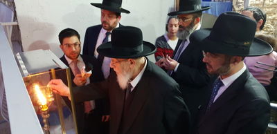 "אל מול פני המנורה הטהורה" • צפו בתיעוד