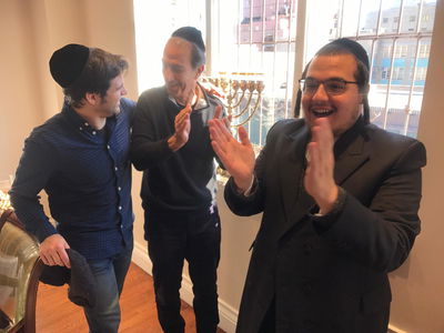 אורח בויליאמסבורג: השחקן ששון גבאי • צפו