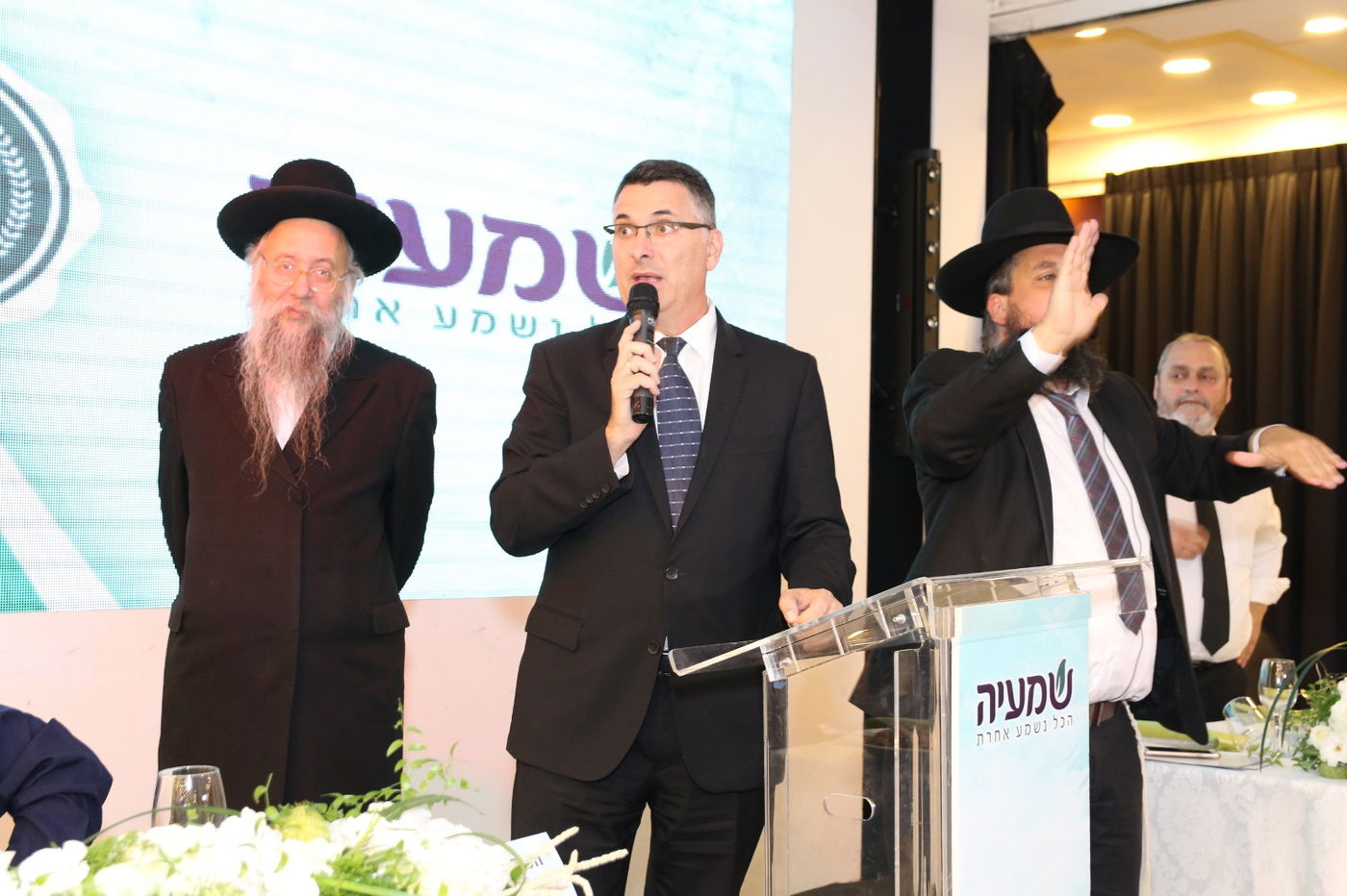 השרים והח"כים איחלו חנוכה שמח לחרשים בשפת הסימנים