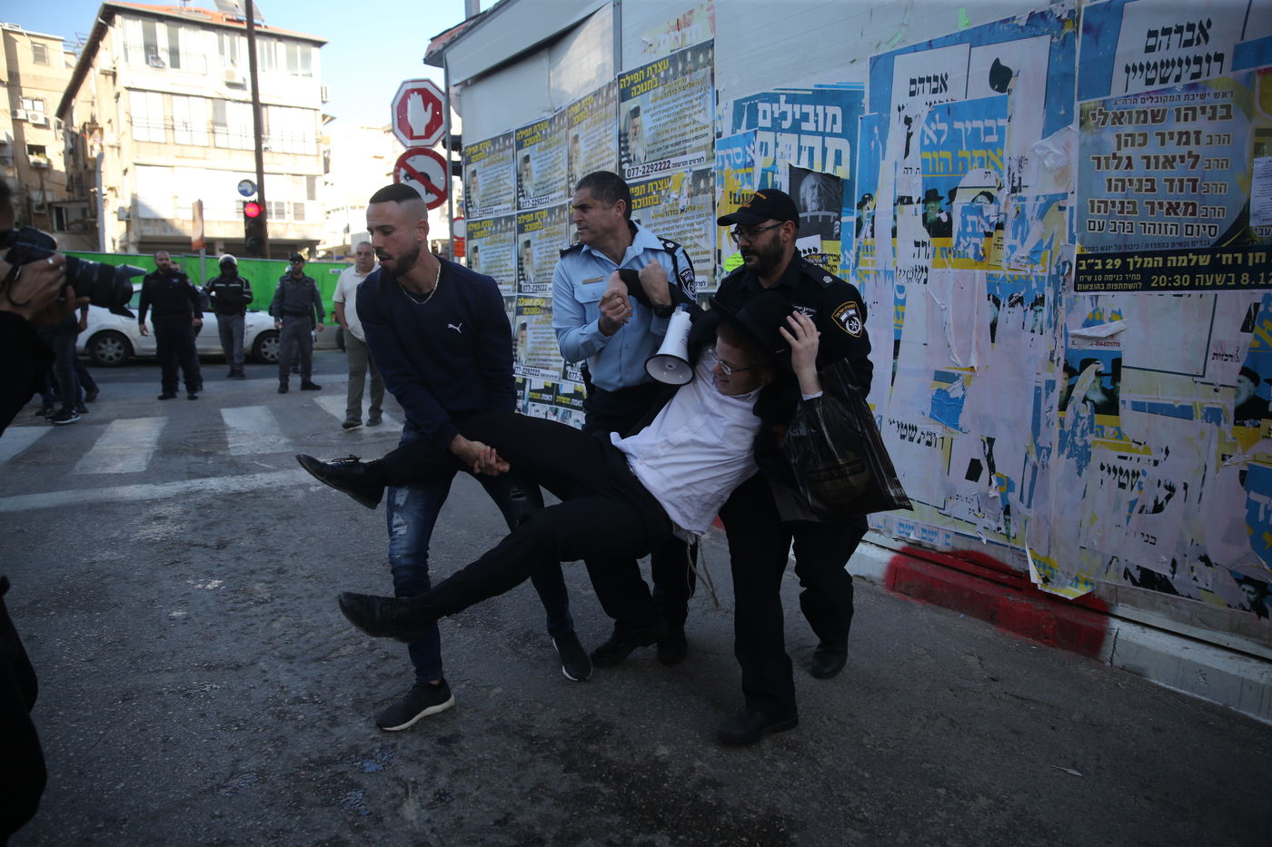 פעילי 'הפלג' חסמו את הכניסה לבני ברק; 28 נעצרו • תיעוד