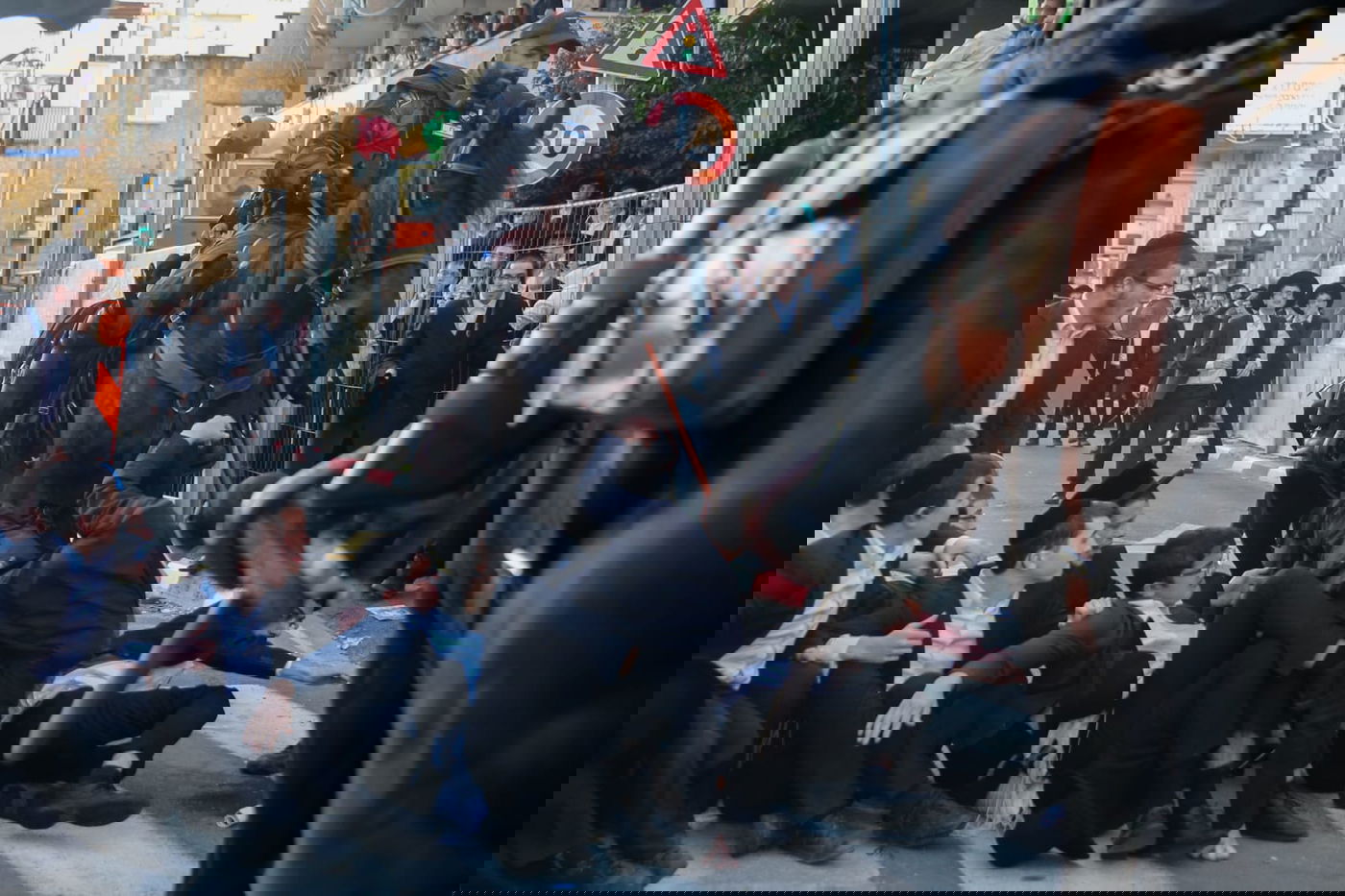 פעילי 'הפלג' חסמו את הכניסה לבני ברק; 28 נעצרו • תיעוד