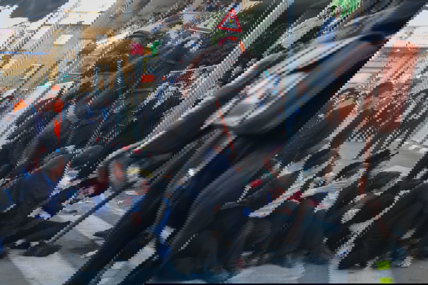 פעילי 'הפלג' חסמו את הכניסה לבני ברק; 28 נעצרו • תיעוד